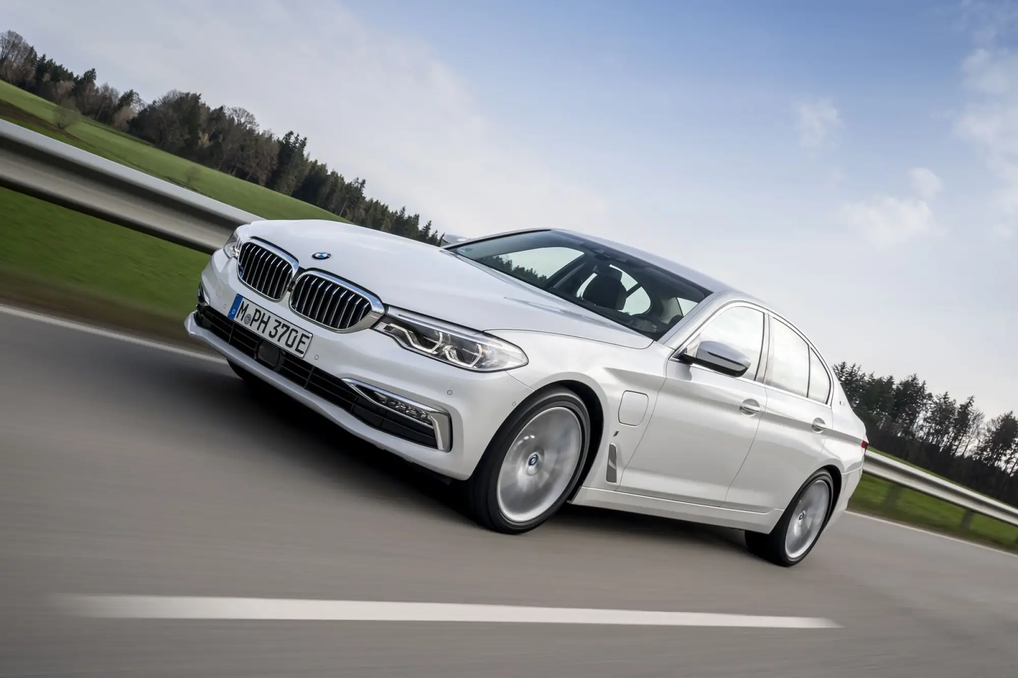 BMW M550i xDrive e 530e iPerformance - 111