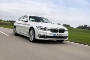 BMW M550i xDrive e 530e iPerformance - 118