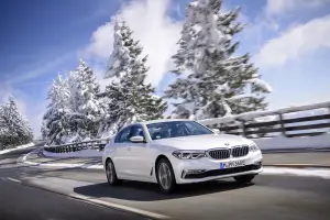 BMW M550i xDrive e 530e iPerformance - 93