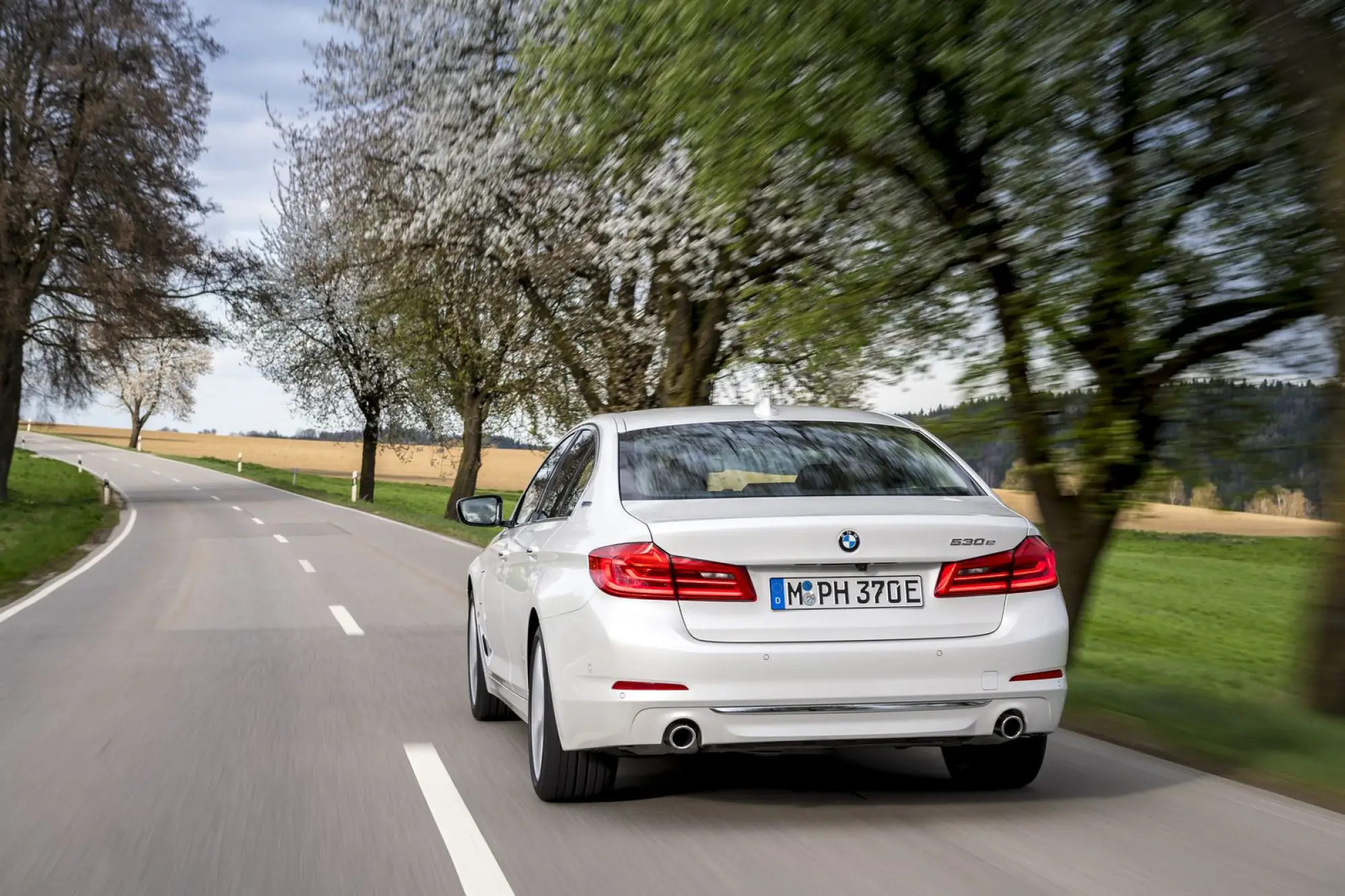 BMW M550i xDrive e 530e iPerformance - 121