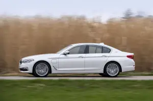 BMW M550i xDrive e 530e iPerformance - 123