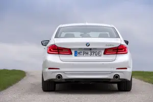 BMW M550i xDrive e 530e iPerformance - 135