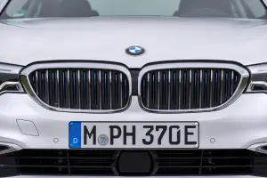 BMW M550i xDrive e 530e iPerformance - 137