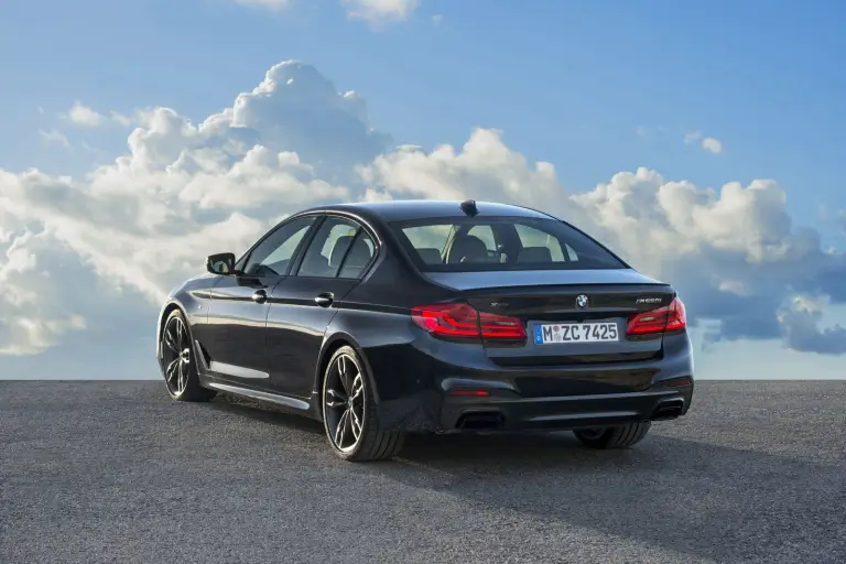 BMW M550i xDrive e 530e iPerformance - 13