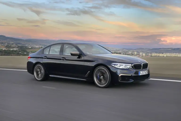 BMW M550i xDrive e 530e iPerformance - 15