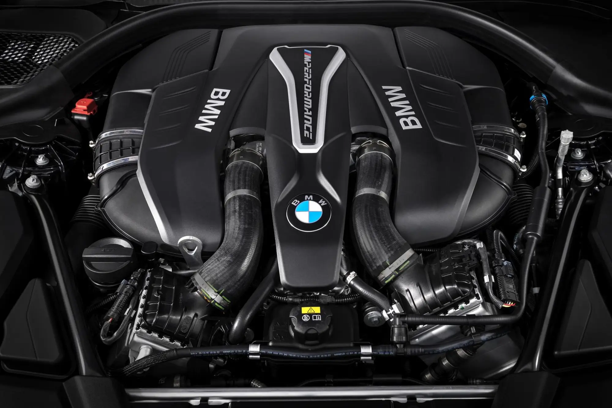 BMW M550i xDrive e 530e iPerformance - 17