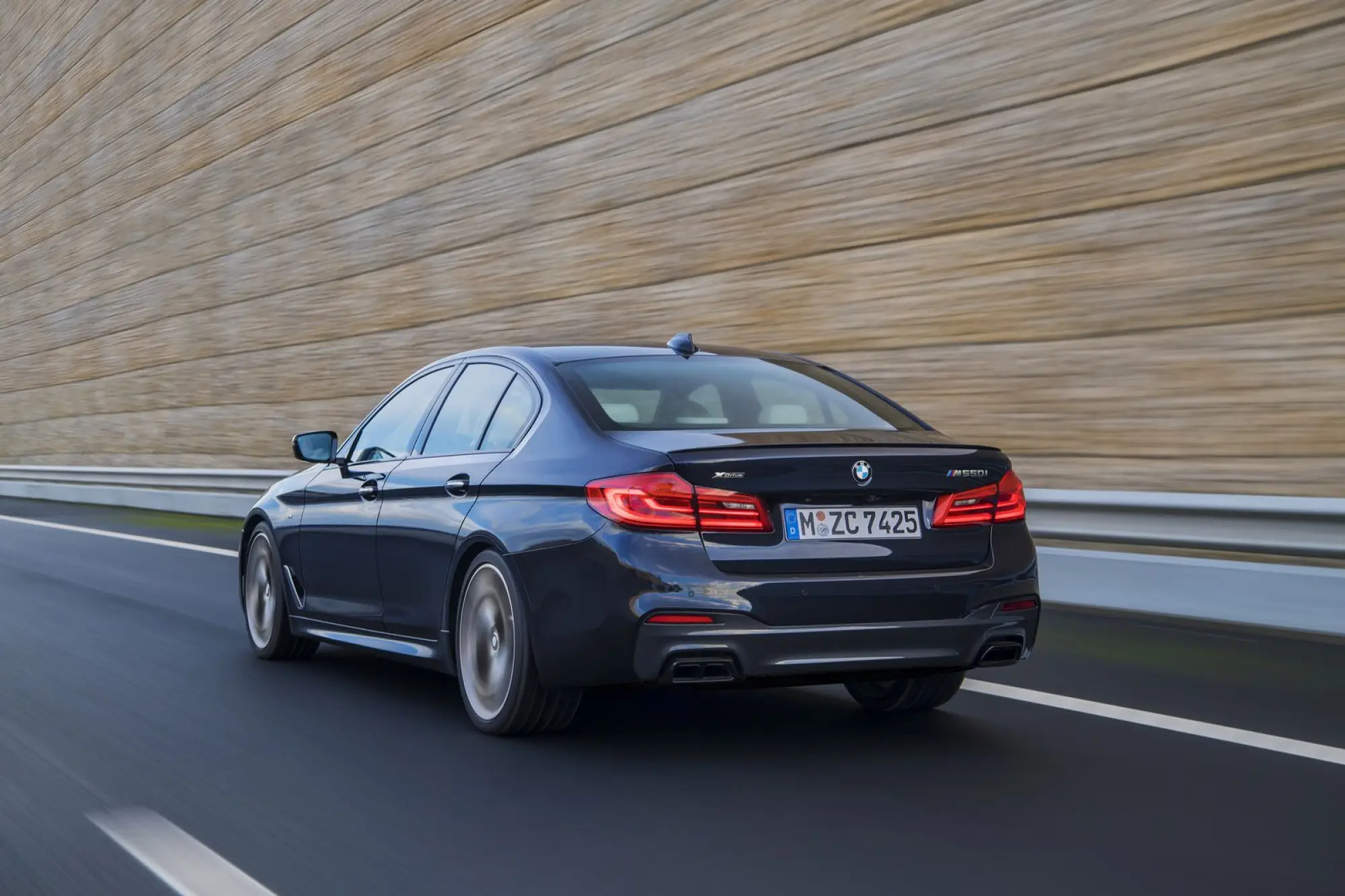 BMW M550i xDrive e 530e iPerformance - 21