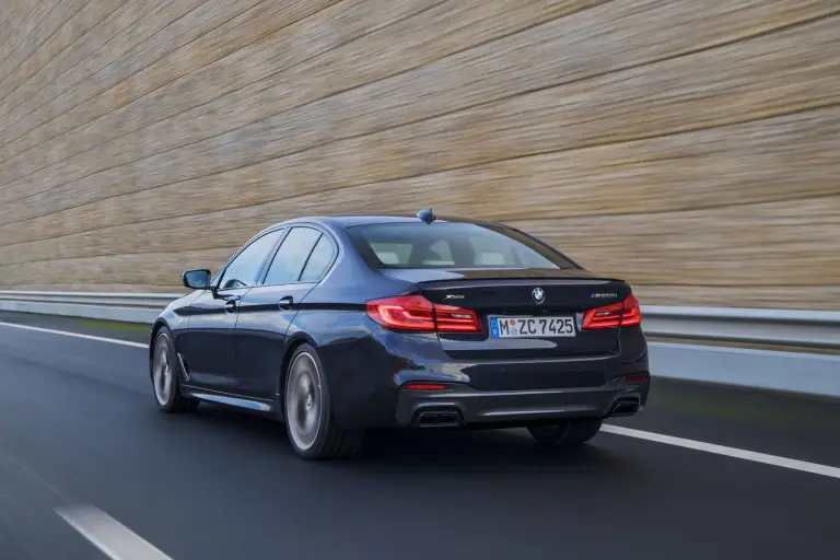 BMW M550i xDrive e 530e iPerformance - 21