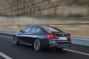 BMW M550i xDrive e 530e iPerformance - 22