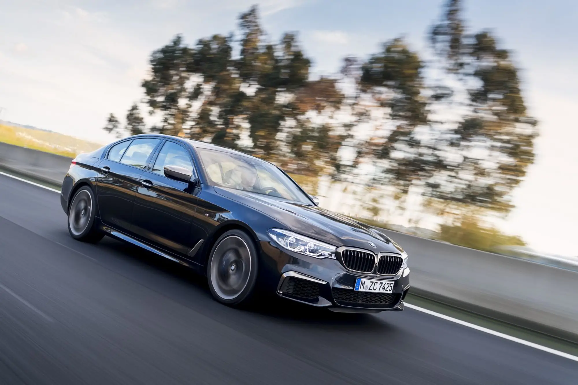 BMW M550i xDrive e 530e iPerformance - 26