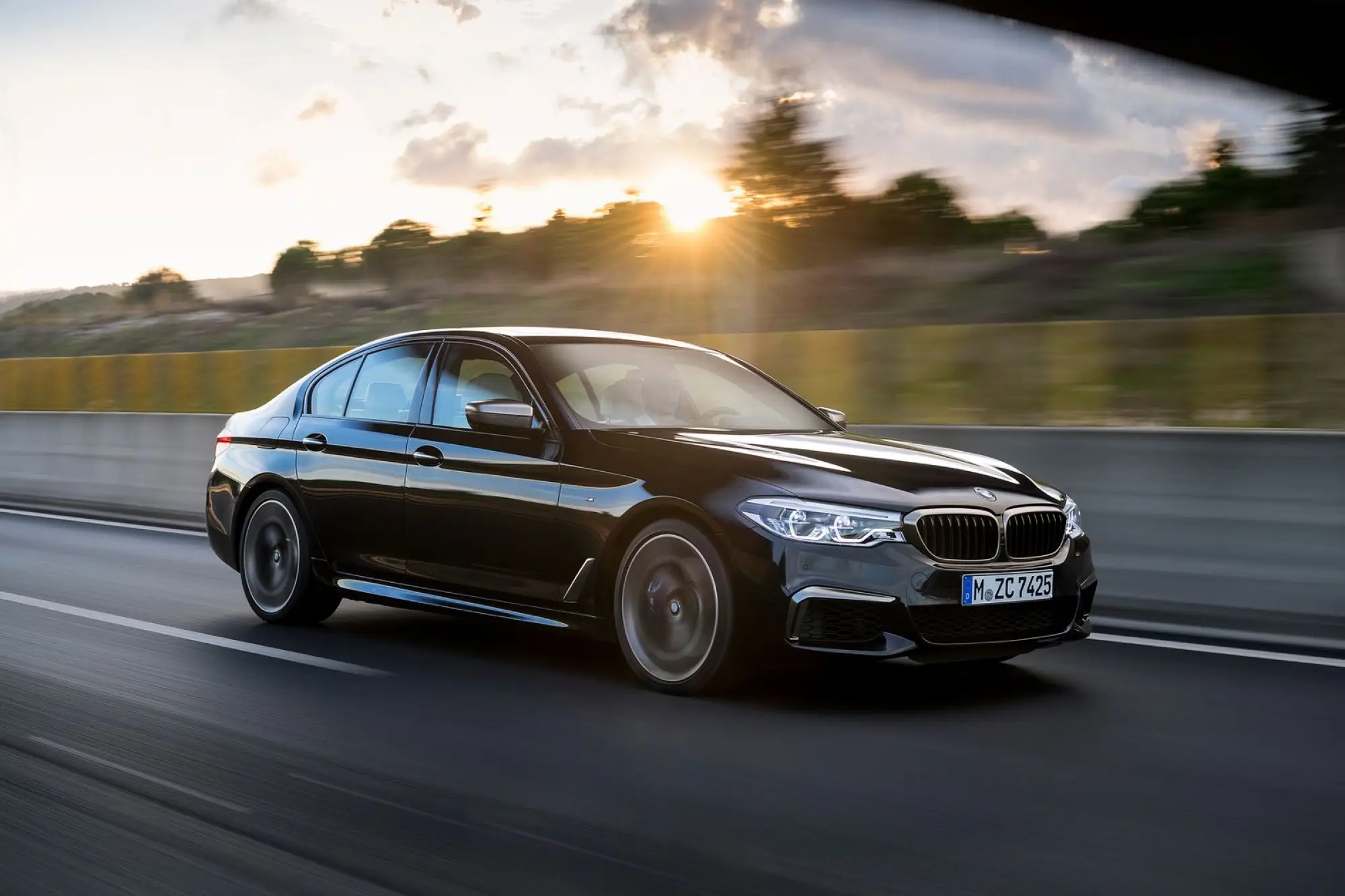 BMW M550i xDrive e 530e iPerformance - 28