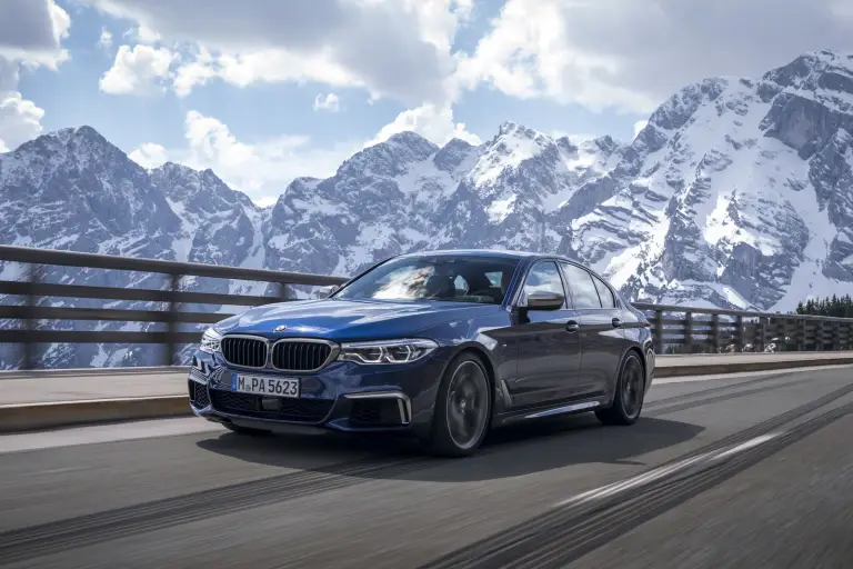 BMW M550i xDrive e 530e iPerformance - 30