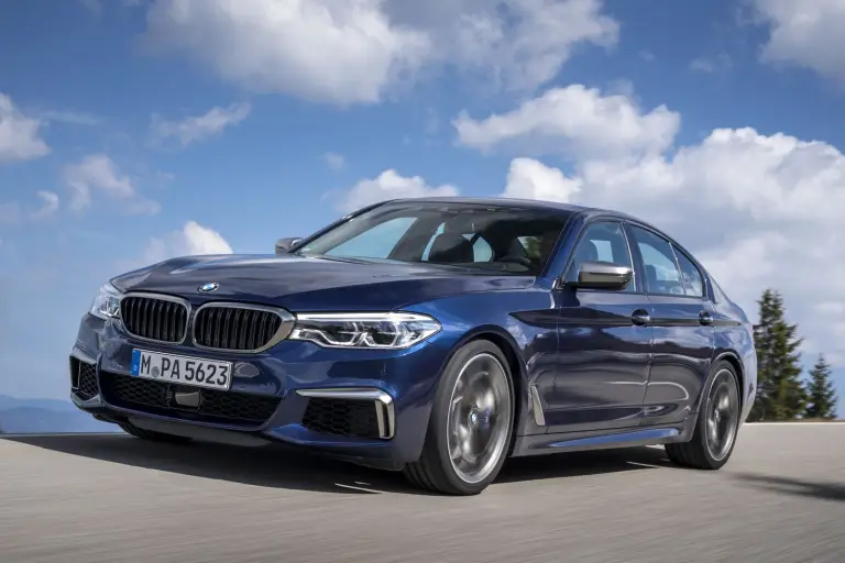 BMW M550i xDrive e 530e iPerformance - 33