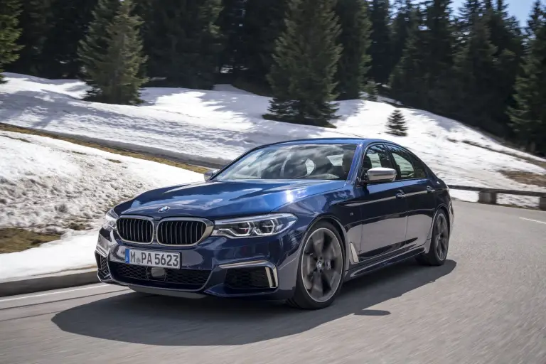 BMW M550i xDrive e 530e iPerformance - 37