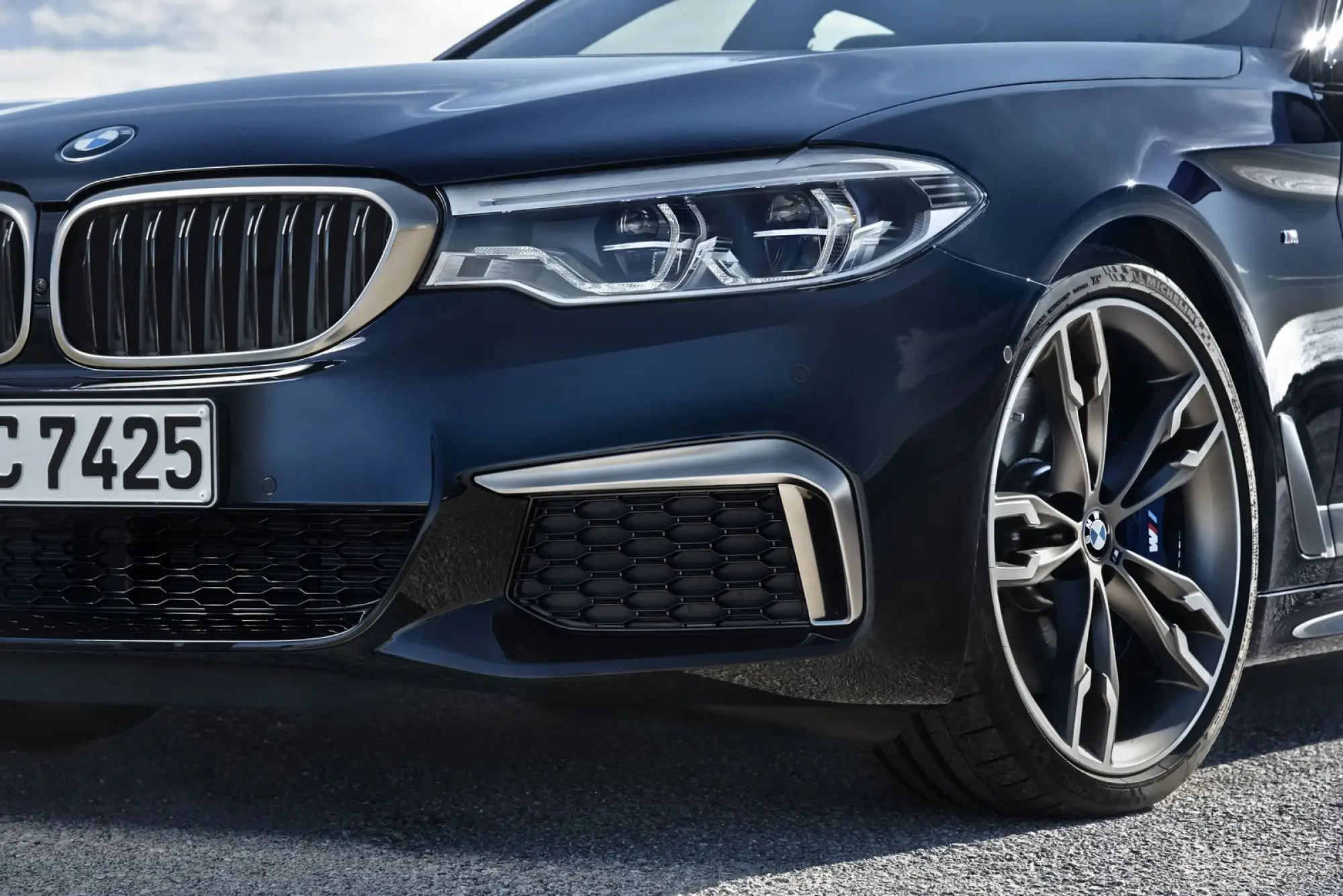 BMW M550i xDrive e 530e iPerformance - 3