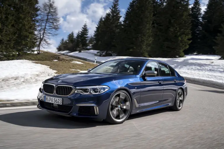 BMW M550i xDrive e 530e iPerformance - 41