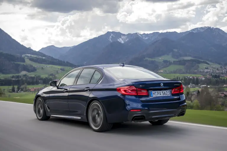 BMW M550i xDrive e 530e iPerformance - 48