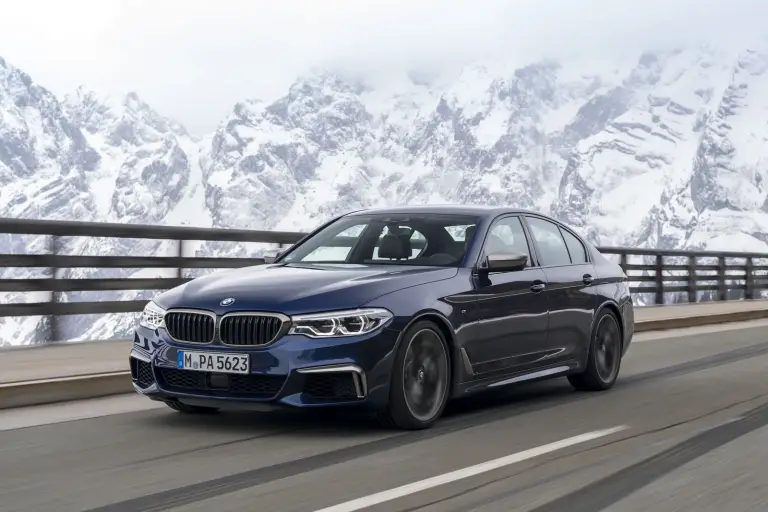 BMW M550i xDrive e 530e iPerformance - 49