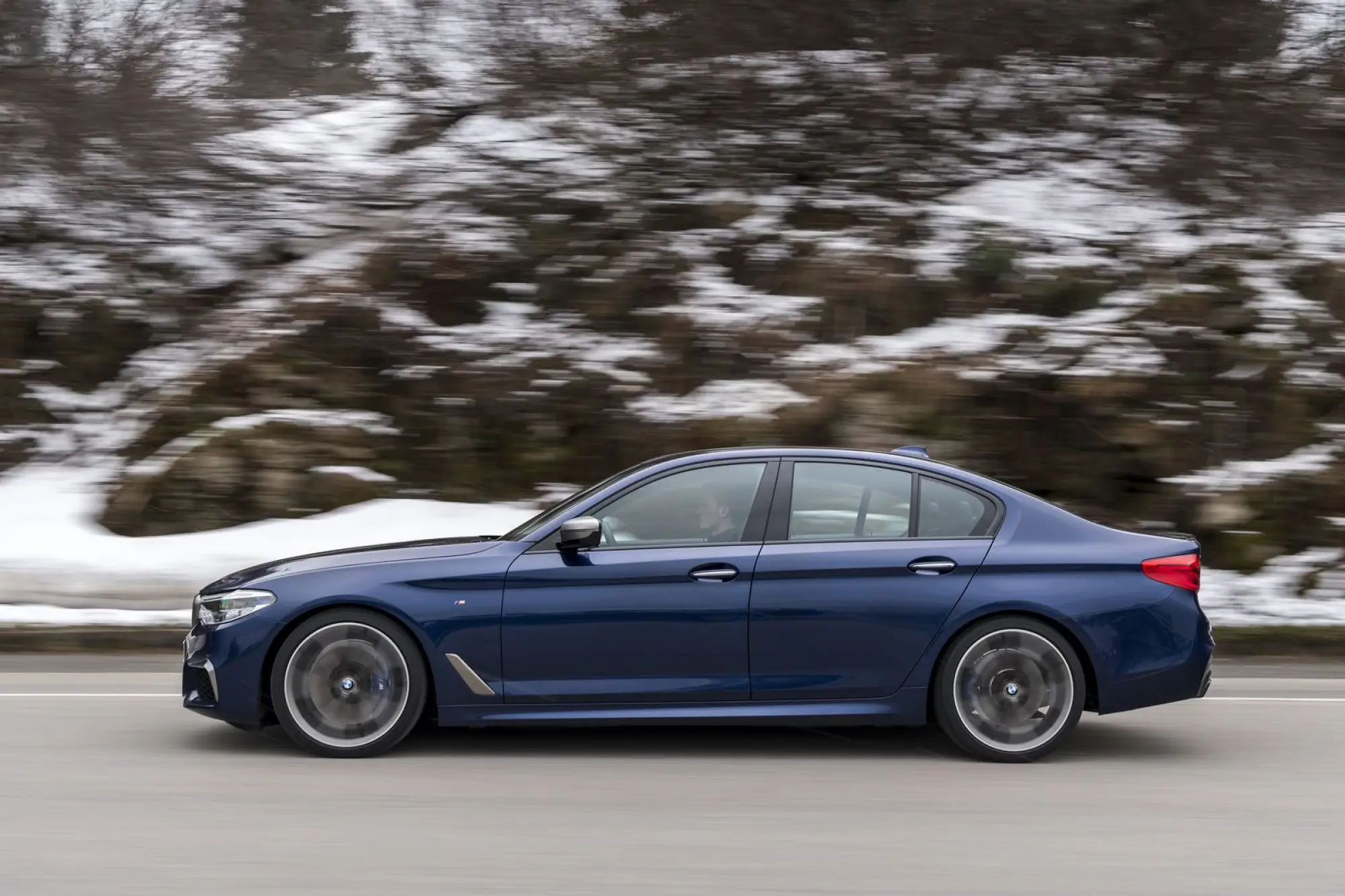 BMW M550i xDrive e 530e iPerformance - 50