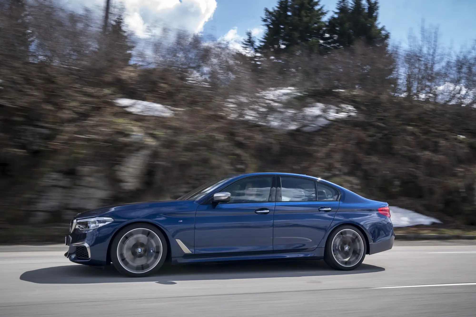 BMW M550i xDrive e 530e iPerformance - 51