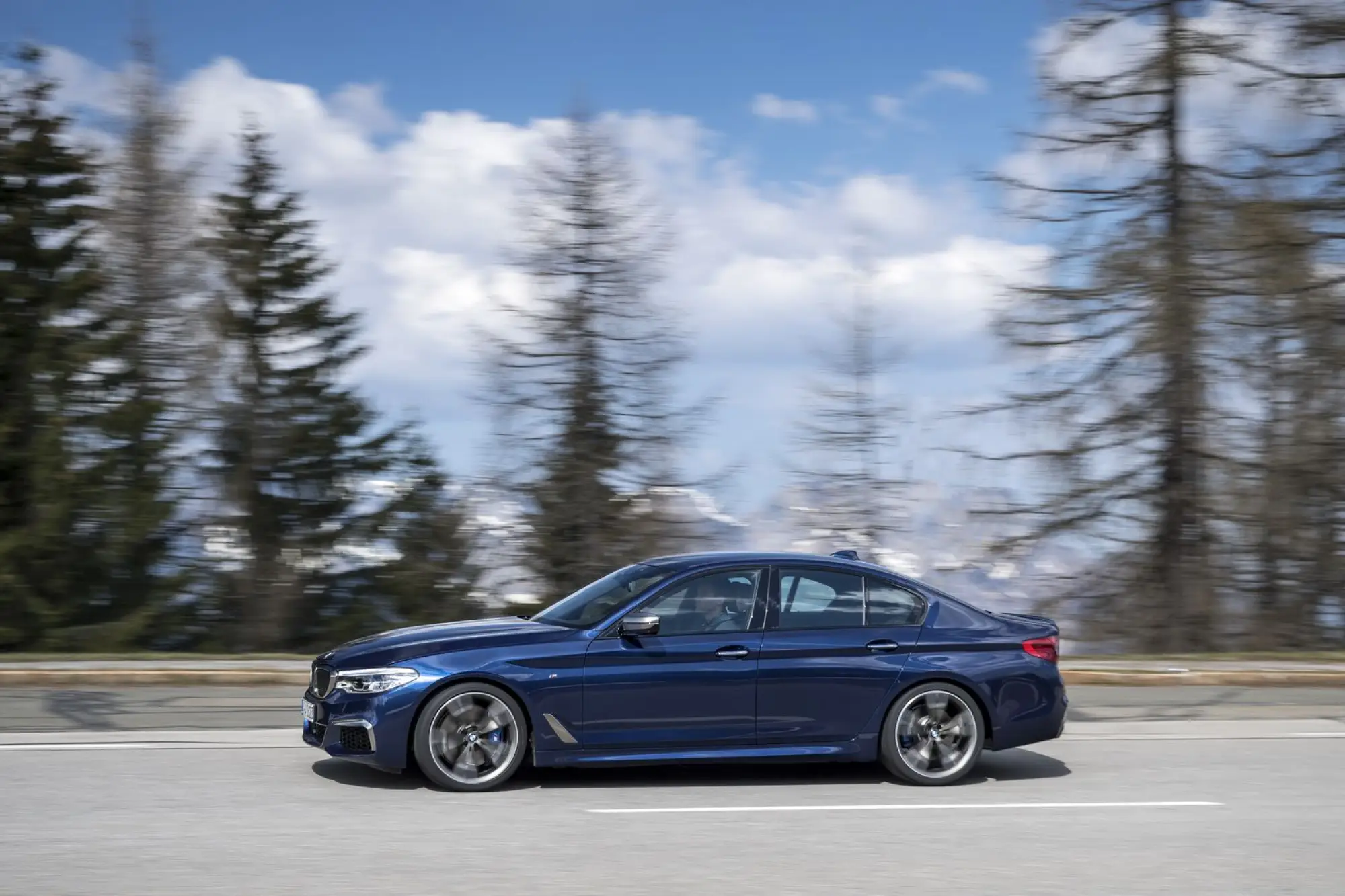 BMW M550i xDrive e 530e iPerformance - 52