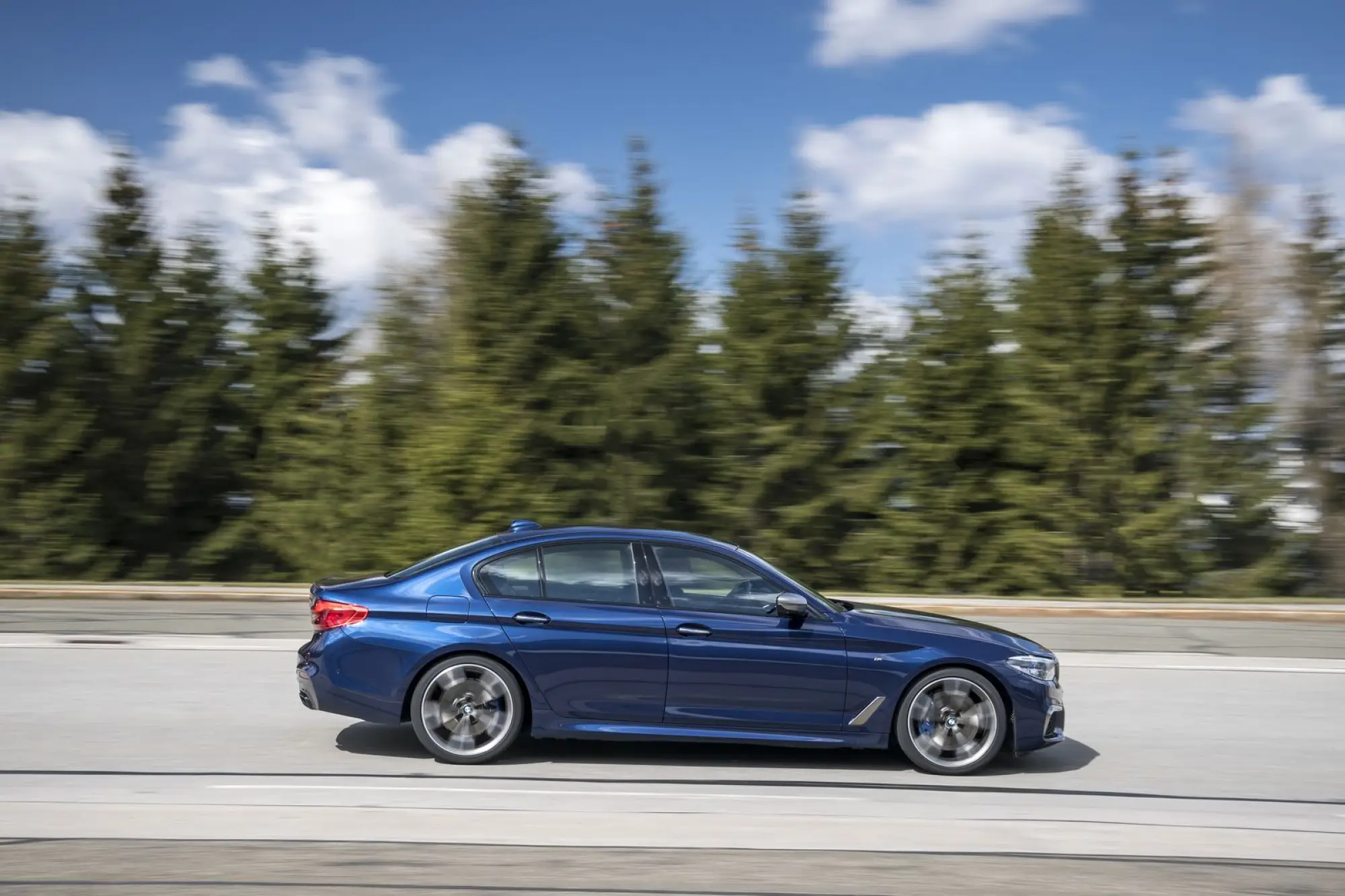 BMW M550i xDrive e 530e iPerformance - 53