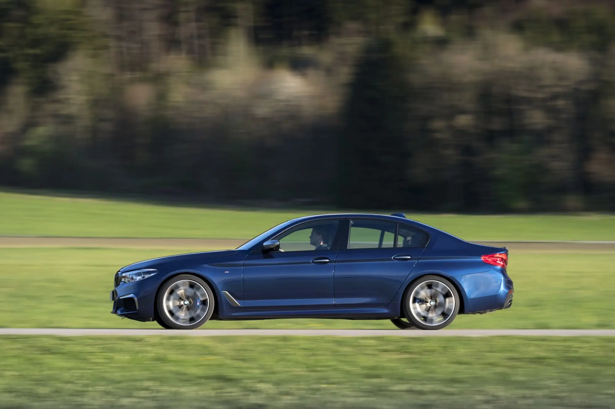 BMW M550i xDrive e 530e iPerformance - 54