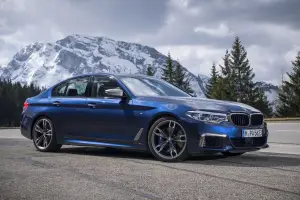 BMW M550i xDrive e 530e iPerformance - 65