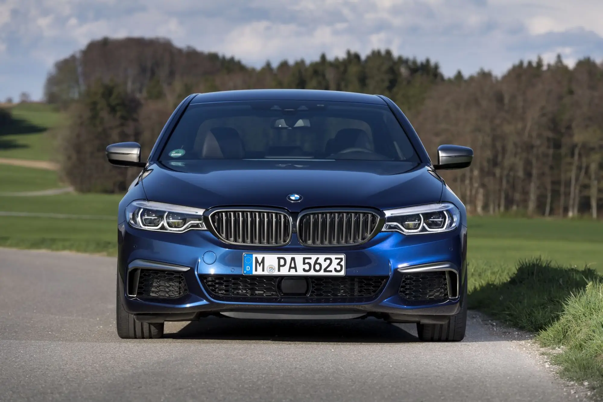 BMW M550i xDrive e 530e iPerformance - 69