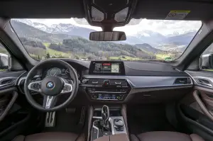 BMW M550i xDrive e 530e iPerformance - 76
