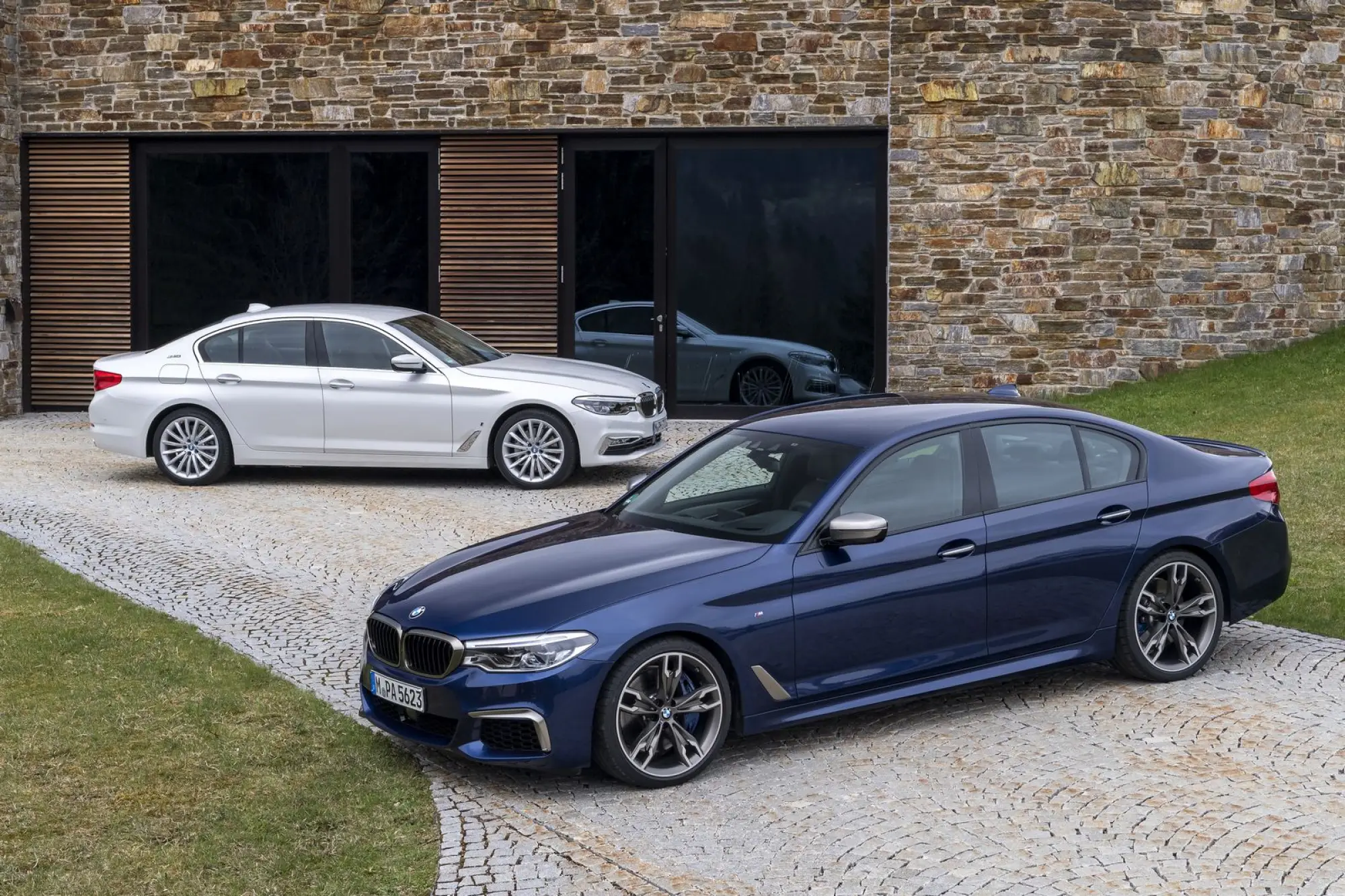 BMW M550i xDrive e 530e iPerformance - 87