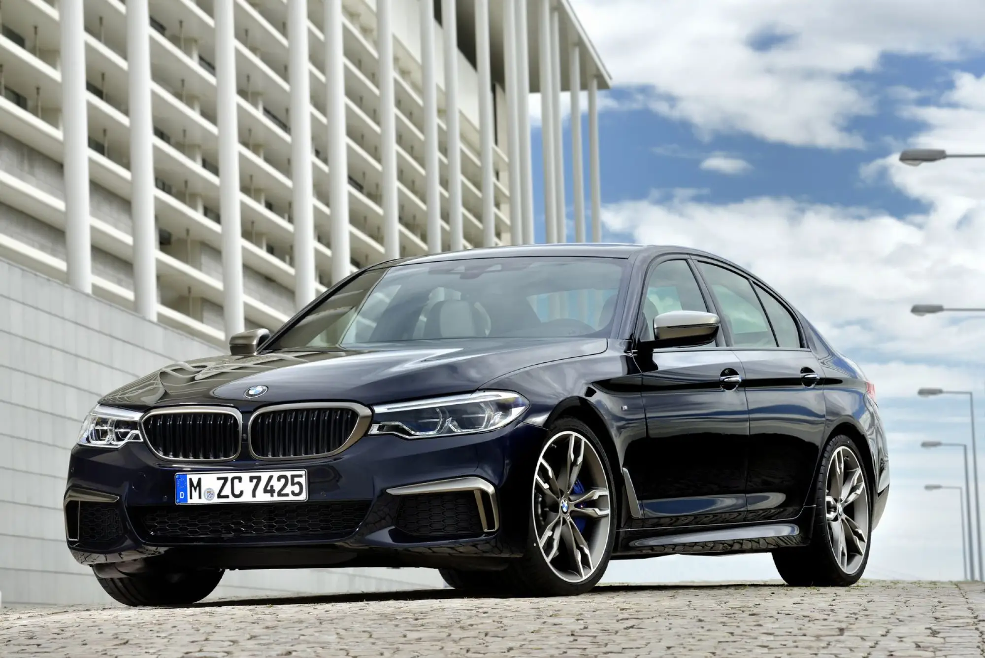 BMW M550i xDrive e 530e iPerformance - 8