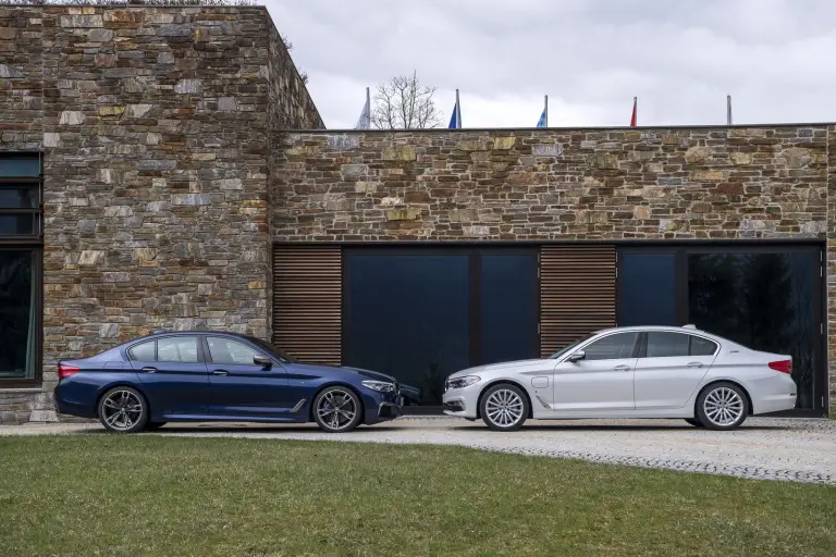 BMW M550i xDrive e 530e iPerformance - 90
