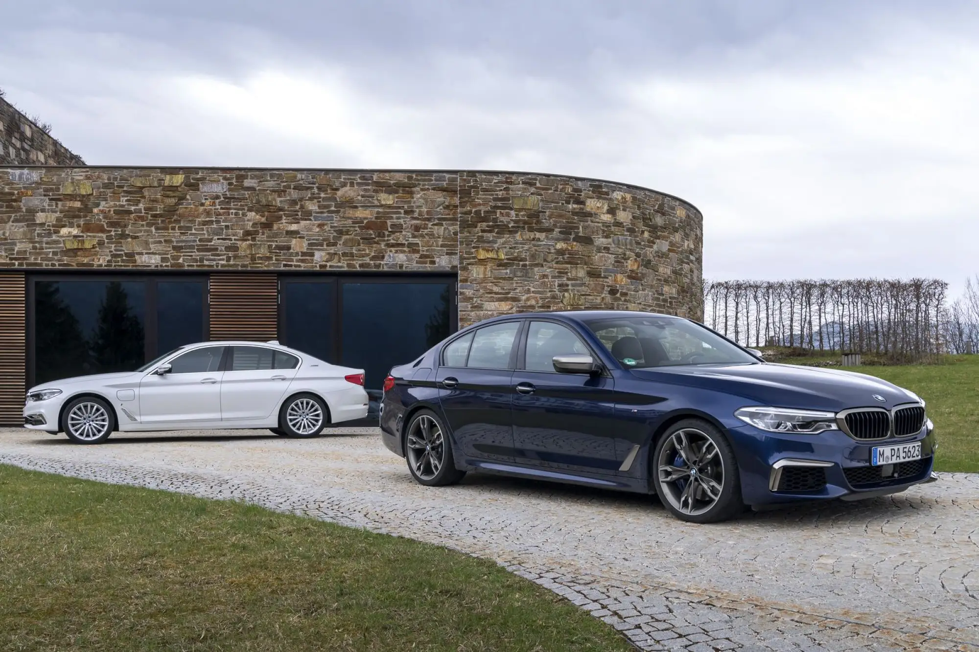 BMW M550i xDrive e 530e iPerformance - 91