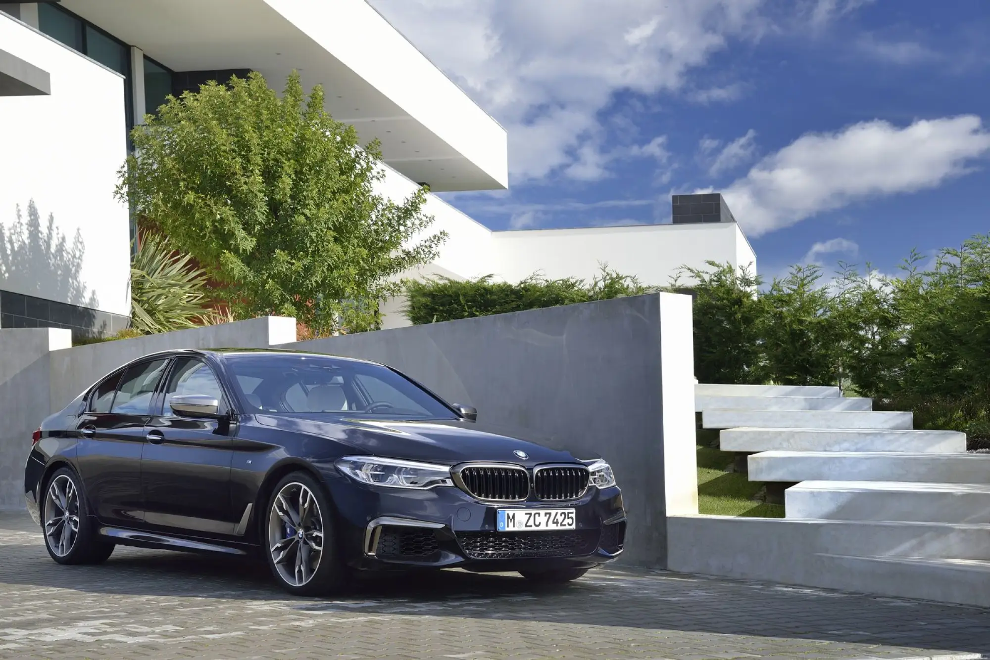 BMW M550i xDrive e 530e iPerformance - 9