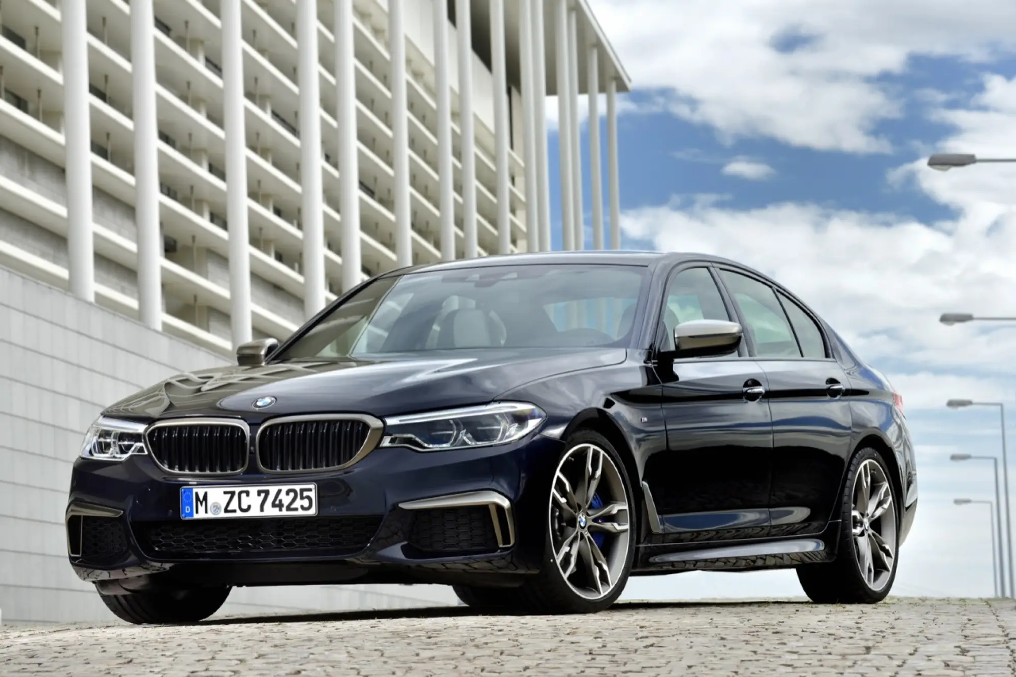 BMW M550i xDrive MY 2017 - 2