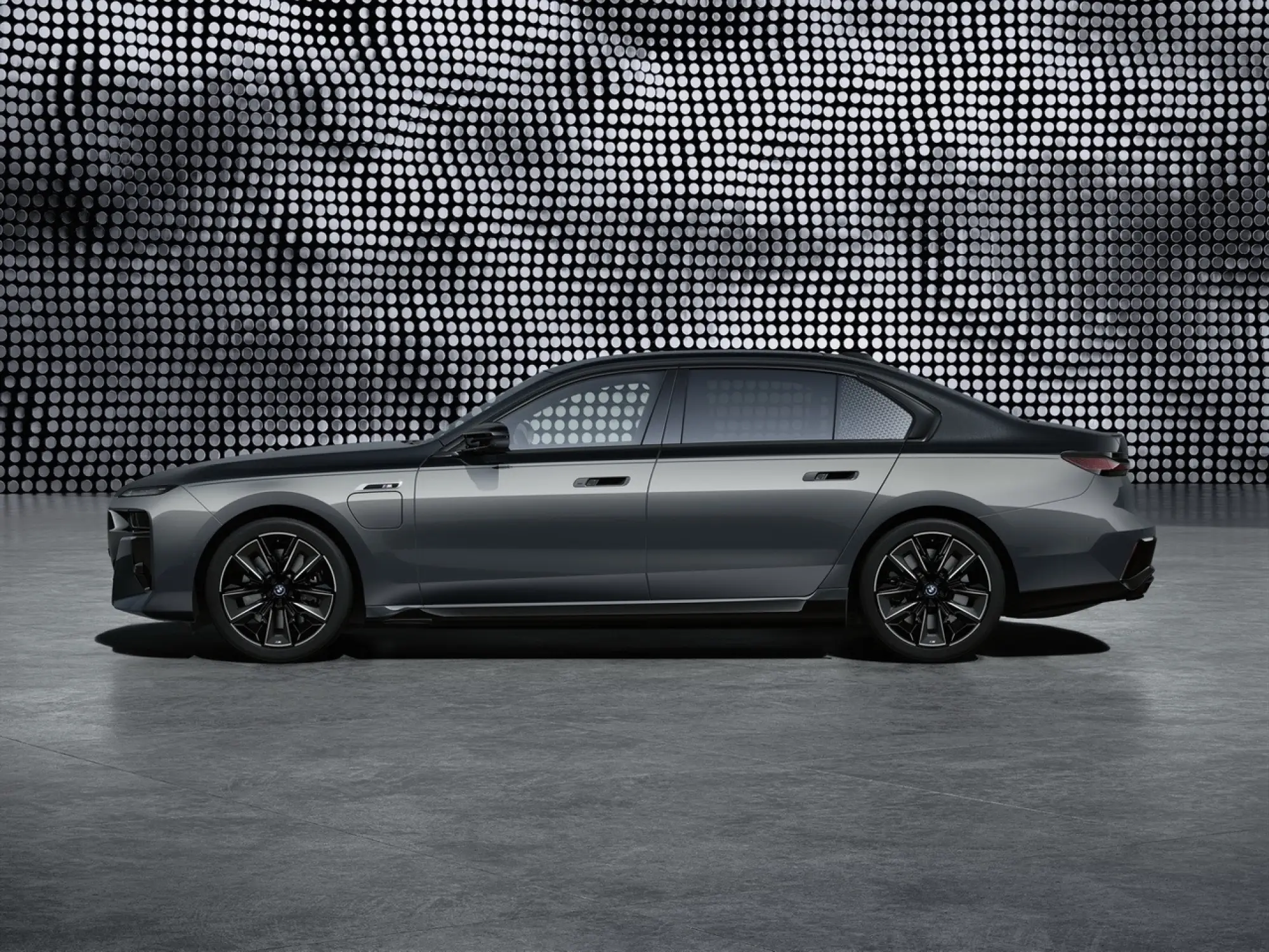 BMW M760e 2023 - Foto - 20