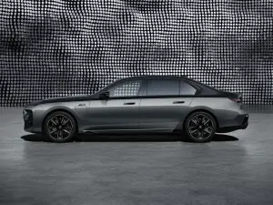 BMW M760e 2023 - Foto - 20