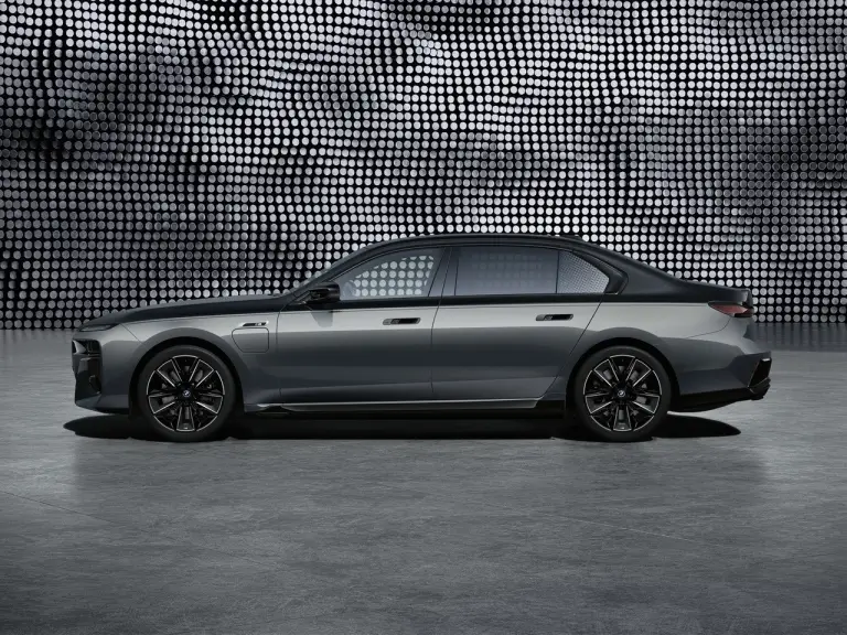 BMW M760e 2023 - Foto - 20
