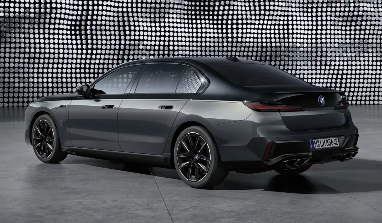 BMW M760e 2023 - Foto - 16