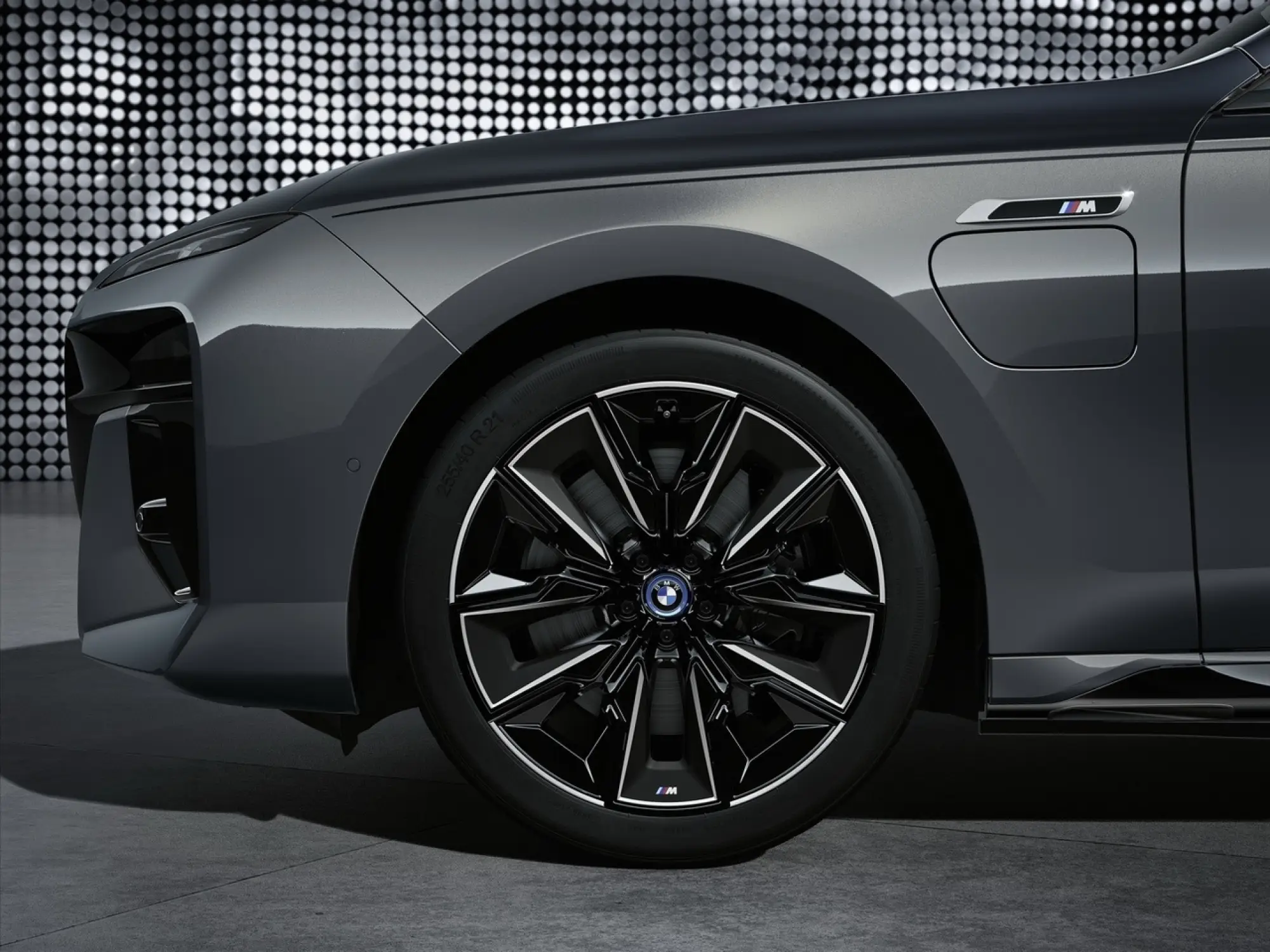BMW M760e 2023 - Foto - 14