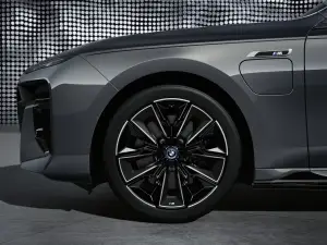 BMW M760e 2023 - Foto - 14