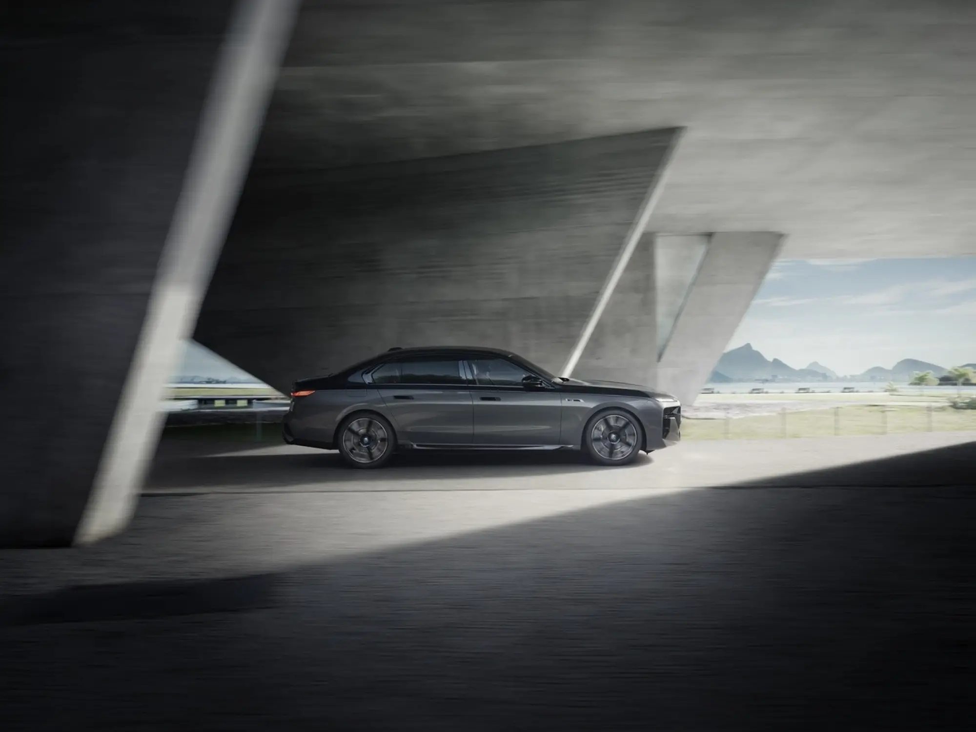 BMW M760e 2023 - Foto - 19