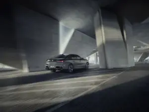 BMW M760e 2023 - Foto - 21