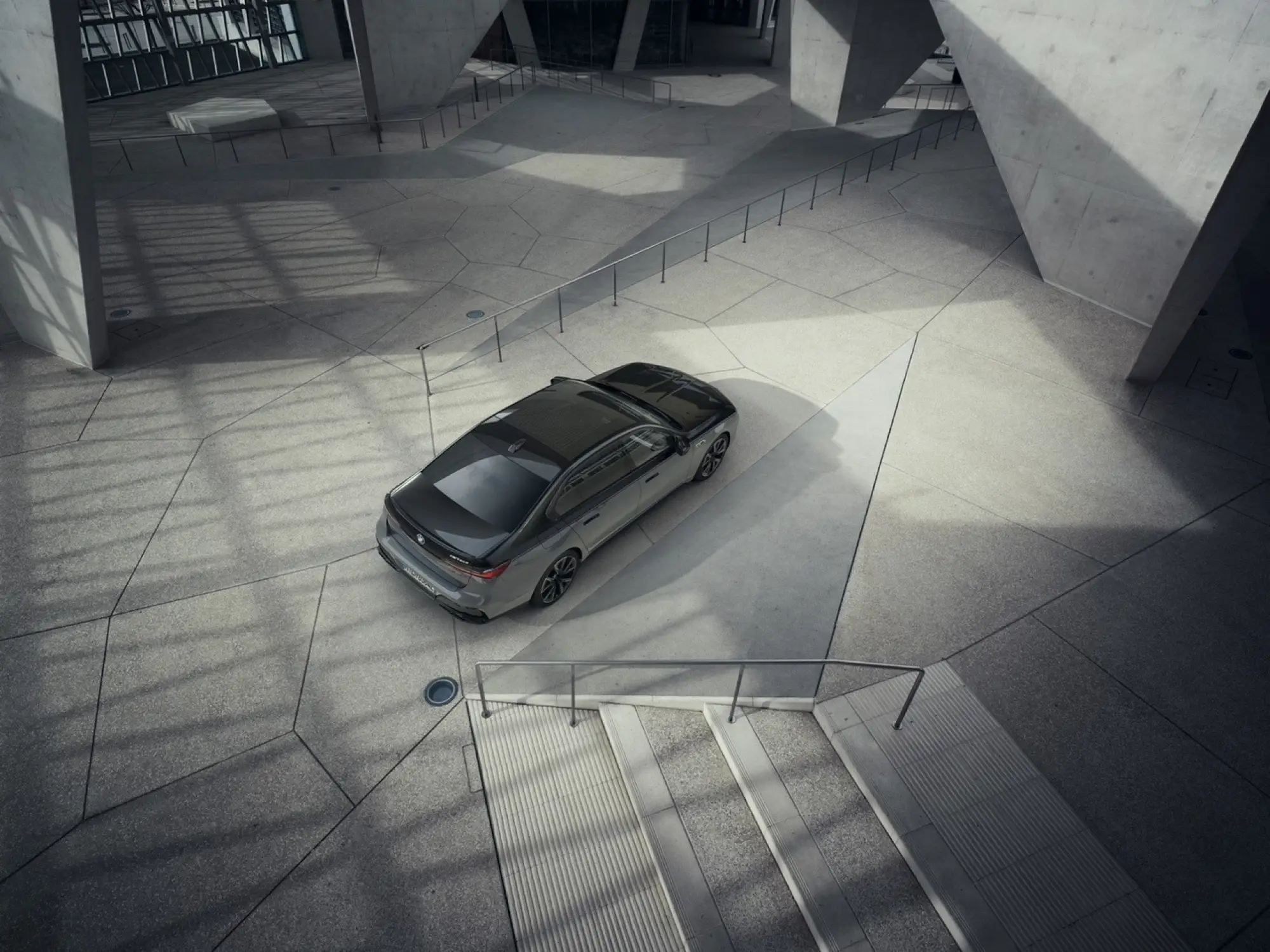 BMW M760e 2023 - Foto - 7