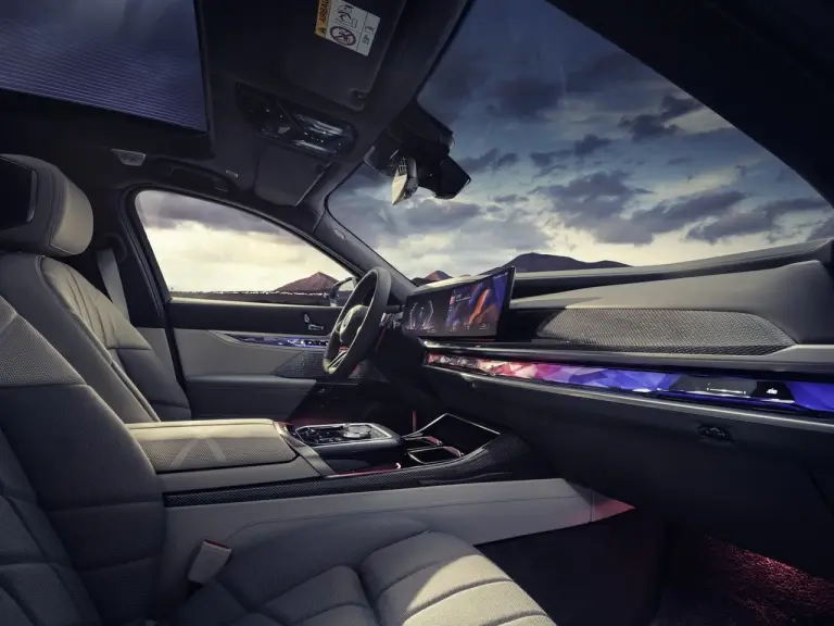 BMW M760e 2023 - Foto - 8
