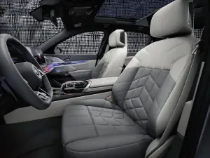 BMW M760e 2023 - Foto - 12