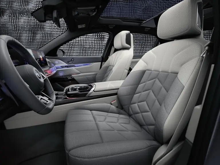 BMW M760e 2023 - Foto - 12