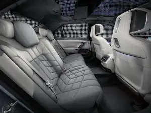 BMW M760e 2023 - Foto - 13