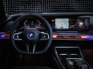 BMW M760e 2023 - Foto - 4